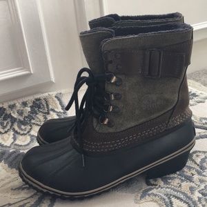 Sorel boots in olive green